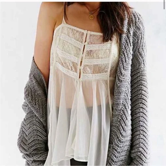 Kimchi Blue Lillian Lace Bib Tank - Picture 12 of 13